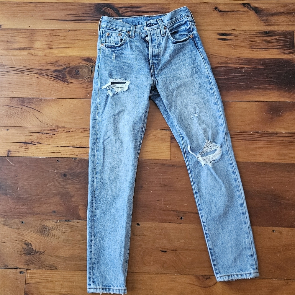 Distressed Blue Jeans Levi 501